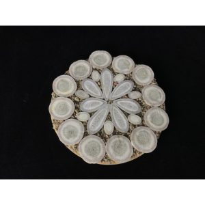 Pannun alunen, n. 14cm, puualusta, kiveä ja poronsarvea